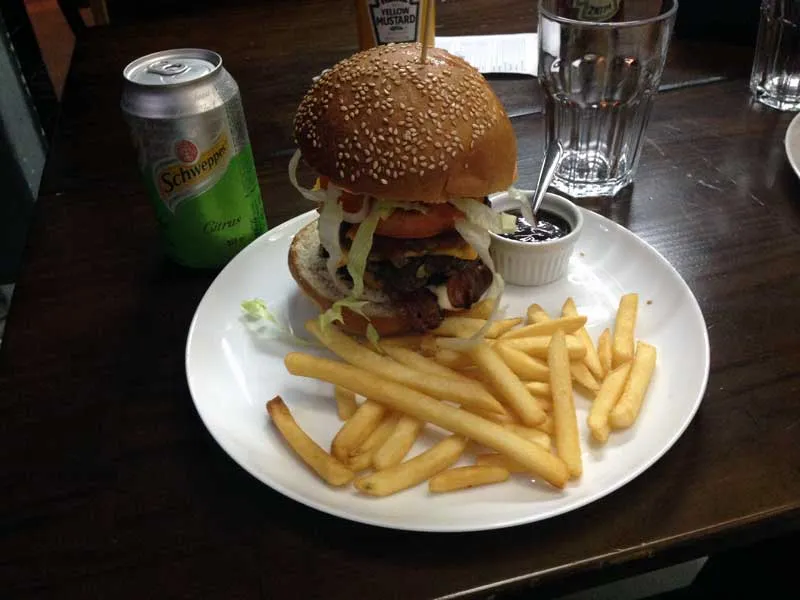 14 Bis Burger & Grill - Sanduíche Air Bus