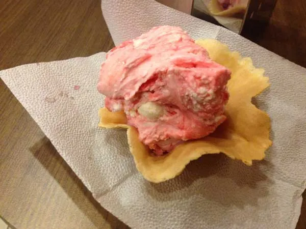 Amaretto Gelateria - Sorvete: Framboesa e Torta de Limão