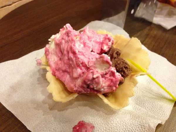 Amaretto Gelateria - Sorvete: Frutas Vermelhas e Ferrero Rocher