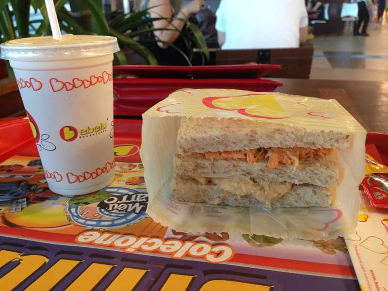 Bebelu Sanduíches - Sanduíche Integral: Frango, Cenoura e Passas