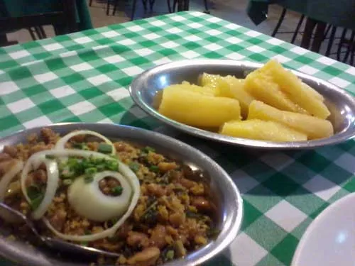 Buteko do Chaguinha - Acompanhamentos: Feijão Tropeiro e Mandioca