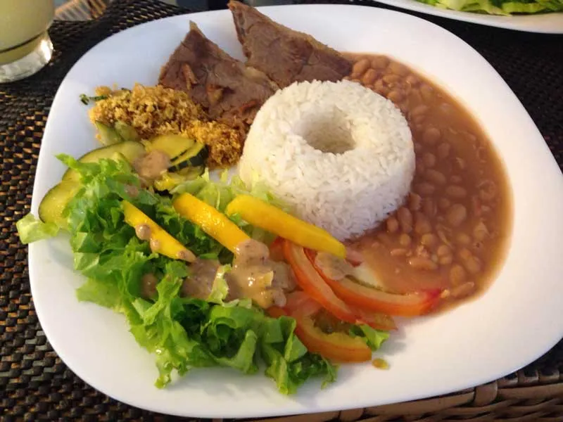 Café Português - Almoço Executivo: Arroz, Feijão, Maminha, Farofa e Salada