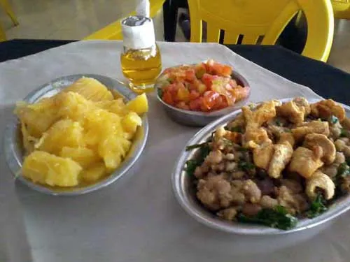 Carne de Sol 1008 - Mandioca, Feijão Tropeiro, Vinagrete e Manteiga do Sertão