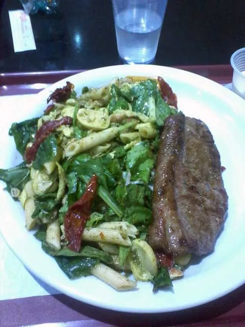 Companhia do Grelhado - Salada Penne com Picanha