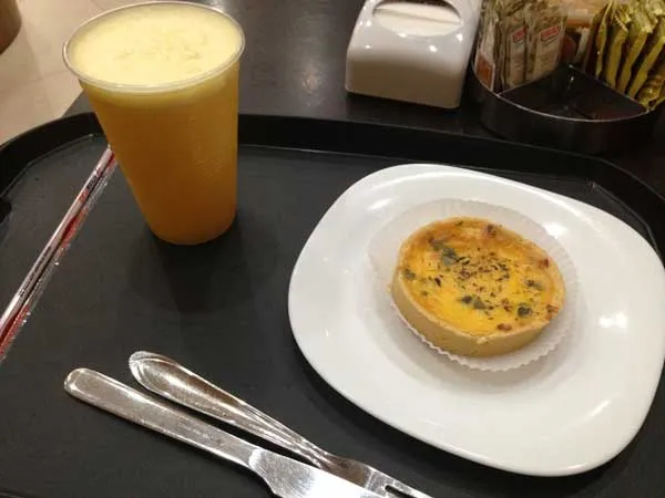 Empório Della - Quiche e Suco de Laranja