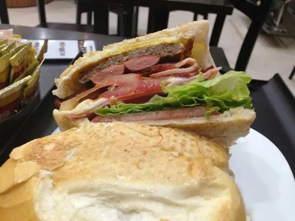 Empório Della - Sanduíche Della Max - Recheio