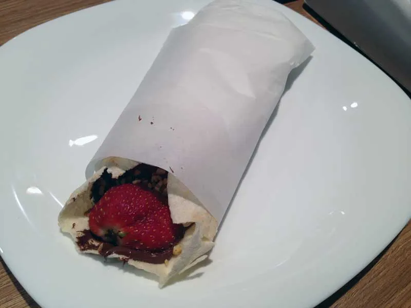 Falak Kebaberia - Kebab Doce de Morango com Nutella