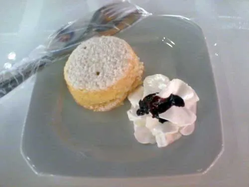 FNAC Café - Bolinho de Pão de Ló recheado com Creme de Baunilha