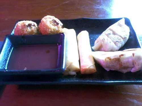 Hakone Restaurante - Guiosa de Lombo, Bolinho de Peixe e Harumaki de Queijo com Ervas