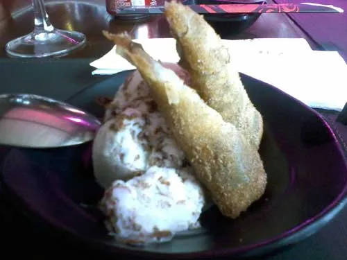 Hakone Restaurante - Harumaki de Banana com Canela e Sorvete de Flocos