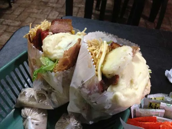 Kid Abelha  Sanduicheria - Sanduiches: Kid Abelha e Bacon Especial