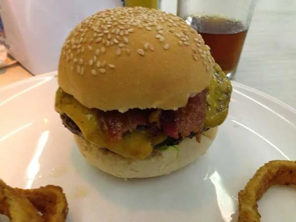 King's Rock Hamburgueria - Sanduíche King's Monster - Destaque