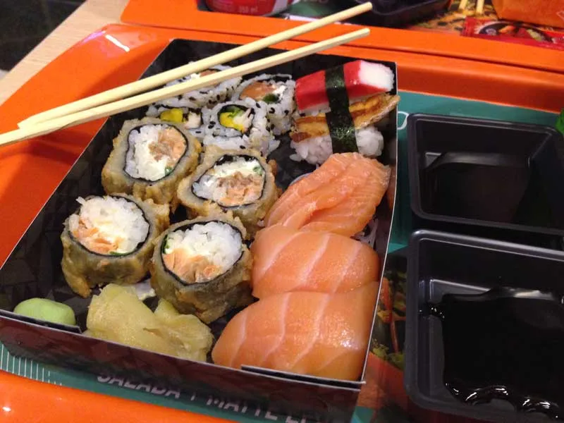 Koni Japa Fast Food - Kombinado 3: Hots Philadelfia, Sushis e Sashimis