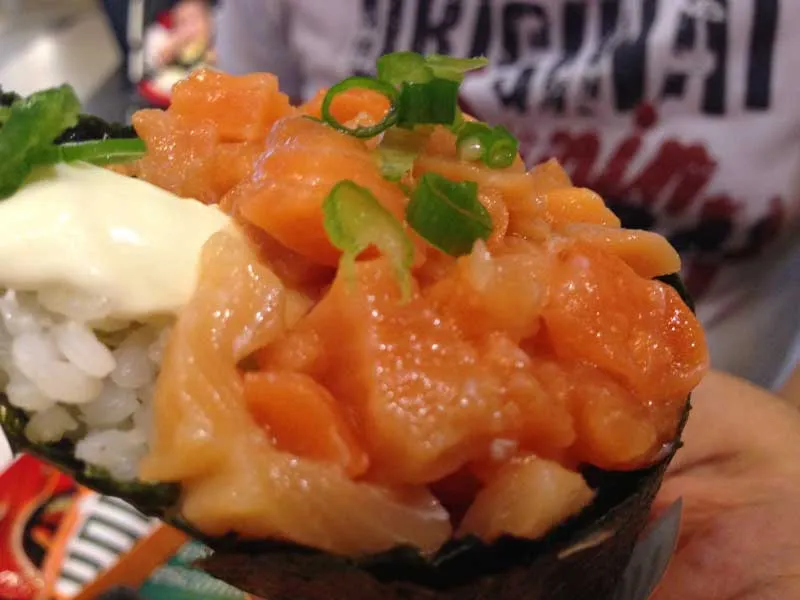 Koni Japa Fast Food - Koni (Temaki) de Salmão - Destaque