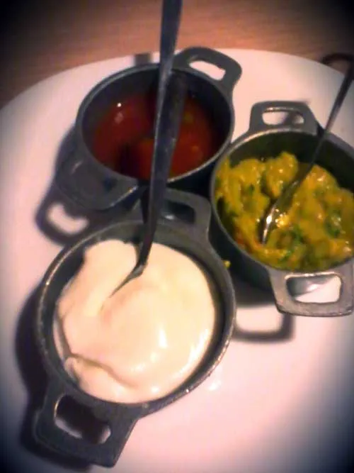 Restaurante La Eskina - Molhos: Sour Cream, Picante e Guacamole