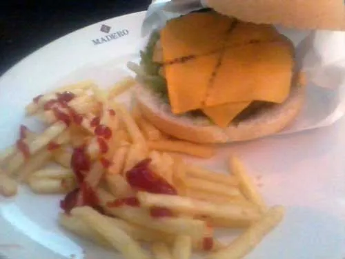 Madero - Cheese Mignon Aberto e Batatas Fritas