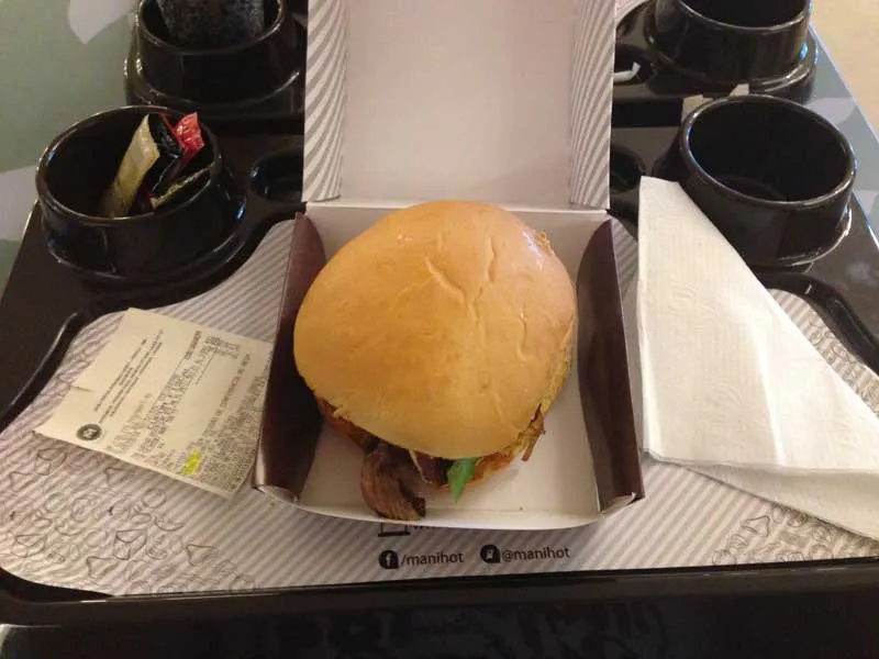 Manihot: Mani Burguer com Pão de Mandioca