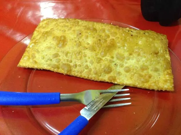 Megha Pastéis - Pastel de Frango, Catupiry e Tomate - Inteiro