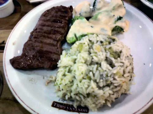 Montana Grill Express - Bife Ancho, Arroz com Brócolis e Brócolis com molho