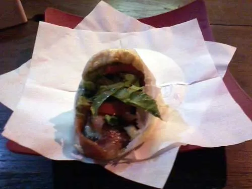 Mr Sacada - Sanduíche Sacada 3E - Hambúrguer, Pão, Queijo, Bacon, Alface e Tomate - No Prato