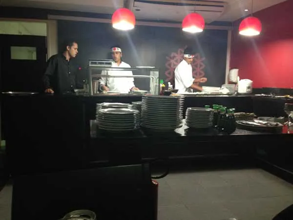 Nirá Restaurante Japônes - Chefs Trabalhando