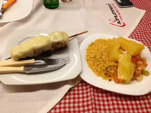 Obelisque Restaurante Bar - Espetinho de Medalhão de Frango e Acompanhamentos