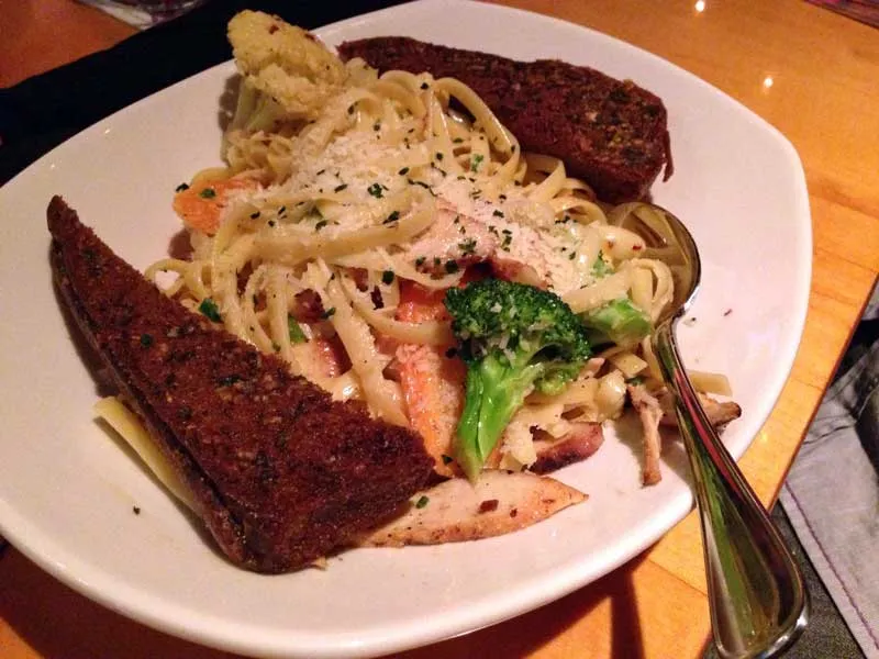 Outback Shopping Passeio das Águas - Chicken Pasta Primavera