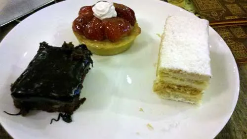 Padaria Le Kramik - Mil Folhas, Tartelette de Morango, Brownie de Chocolate Belga