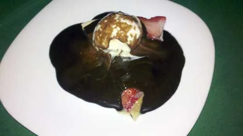 Pizza à Bessa - Pedaço: Morango com Chocolate e Sorvete