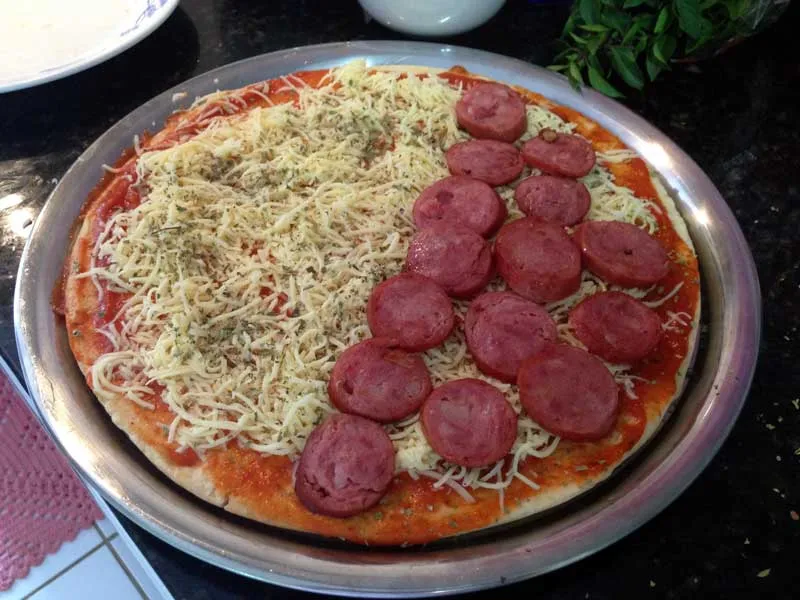 https://casalgourmet.com.br/wp-content/uploads/2014/04/pizza-facil-preparo-calabresa.jpg