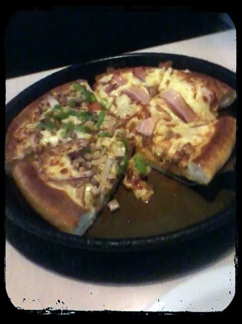 Pizza Hut - Pizza Meia Supreme e Meia Bacon com Requeijão