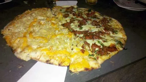 Pizzaria Originale - Pizzas de Cheddar e Rúcula