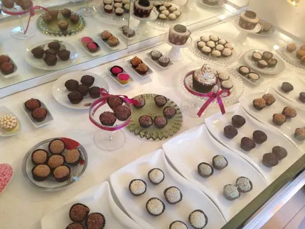 Poema Gourmet - Balcão com Brigadeiros