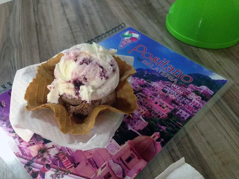 Positano Gelateria - Gelato: Frutas Vermelhas e Avelã