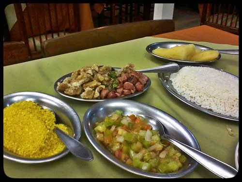 Pycanha na Tábua - Acompanhamentos: Arroz, Mandioca, Feijão Tropeiro com Linguiça, Vinagrete e Farinha