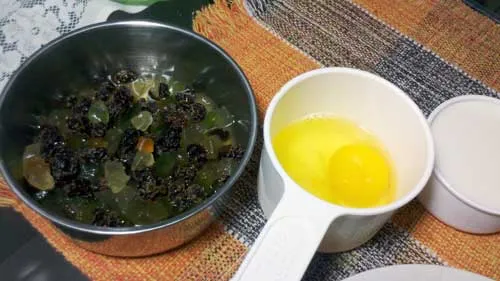 Receita de Panetone do Casal - Ingredientes: Frutas Cristalizadas no Vinho e Ovos