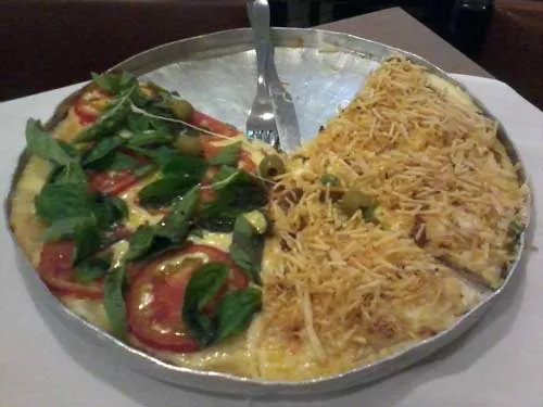 Scarolla Pizzaria - Pizza Meia Quatro Queijos, Meia Margherita