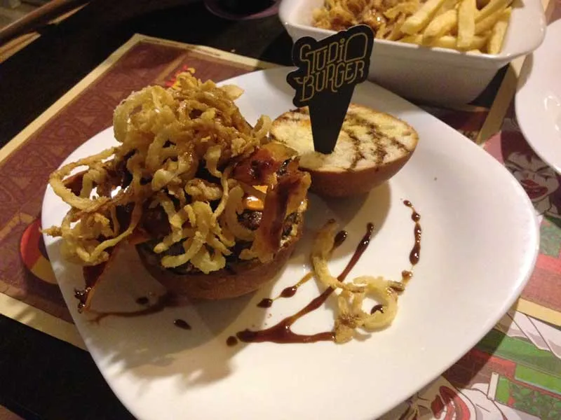 Studio Burger - Sanduíche: BadAss