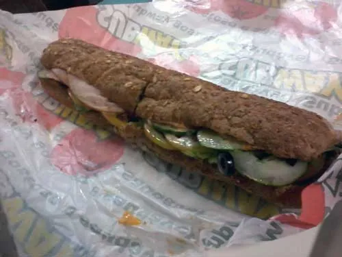 Subway - Sanduíche Integral com Aveia e Mel com Peito de Peru e Presunto